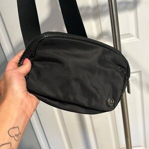 Black lululemon belt bag